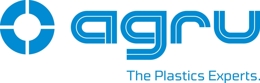 Logo der Firma AGRU in Blau, mit dem Slogan „The Plastics Experts“ unter dem Markennamen.