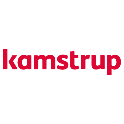 Logo von Kamstrup in roter Schrift auf weißem Hintergrund. Einfaches, modernes Design mit klarem Schriftzug.